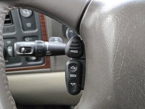 Used 2002 Cadillac Escalade Base AWD image 30