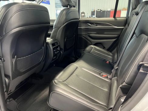 Used 2024 Jeep Grand Cherokee Limited AWD/4WD image 15