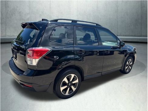 Used 2018 Subaru Forester 2.5i Premium AWD/4WD image 6