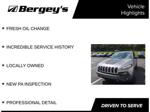 Used 2017 Jeep Cherokee Trailhawk AWD/4WD image 3