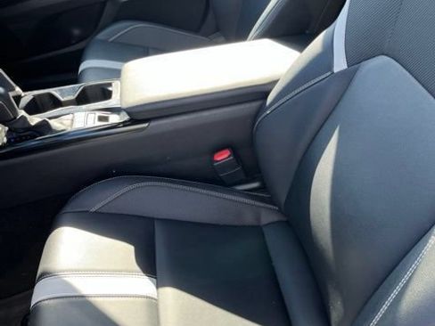 Used 2025 Toyota Camry SE FWD image 11