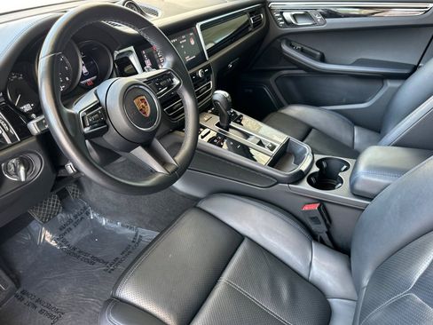 Certified 2022 Porsche Macan AWD/4WD image 4