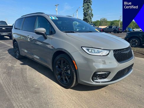 Used 2023 Chrysler Pacifica Touring-L w/ S Appearance Package AWD/4WD image 2