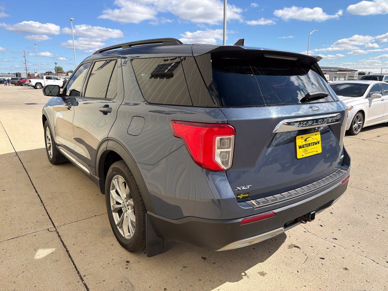Used 2021 Ford Explorer XLT w/ Equipment Group 202A AWD/4WD image 5