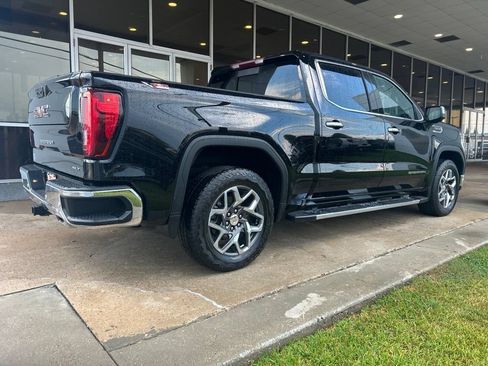 Used 2023 GMC Sierra 1500 SLT w/ SLT Premium Plus Package AWD/4WD image 7