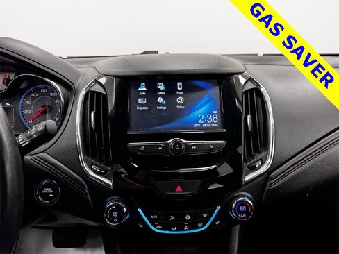 Used 2018 Chevrolet Cruze Premier image 23