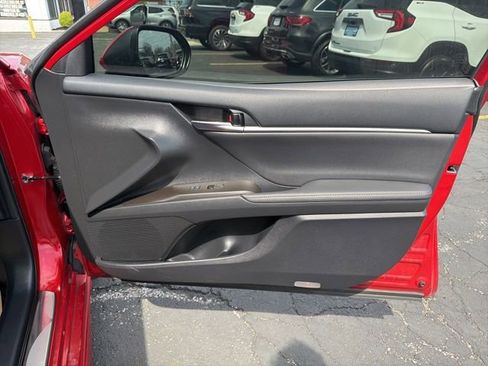 Used 2022 Toyota Camry XSE image 18