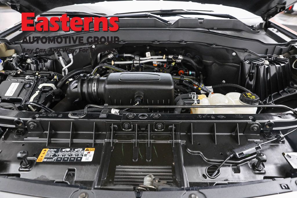 Used 2022 Ford Explorer XLT w/ Equipment Group 202A AWD/4WD image 9