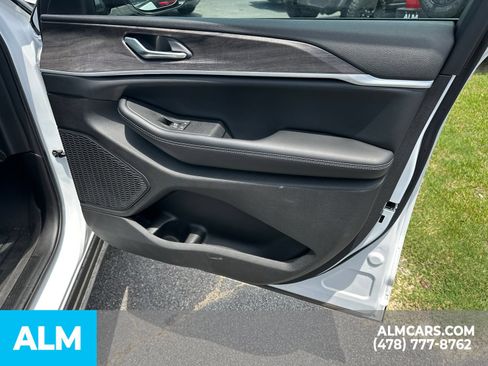 Used 2025 Jeep Grand Cherokee Limited AWD/4WD image 17