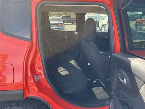 Used 2020 Jeep Renegade Latitude w/ Cold Weather Group image 27
