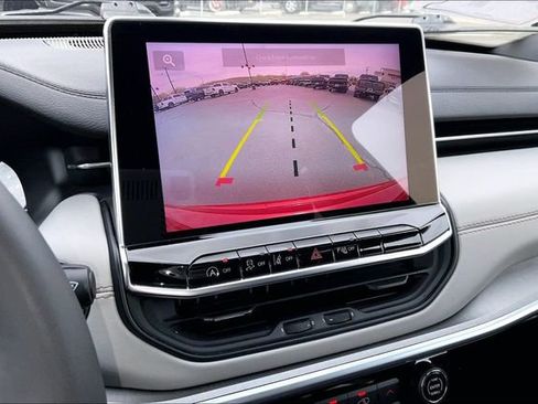 Used 2025 Jeep Compass Limited image 23