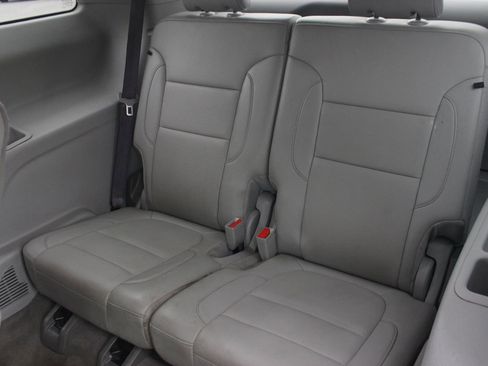 Used 2023 GMC Acadia SLT FWD image 39
