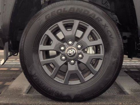 Used 2025 Toyota 4Runner SR5 AWD/4WD image 13