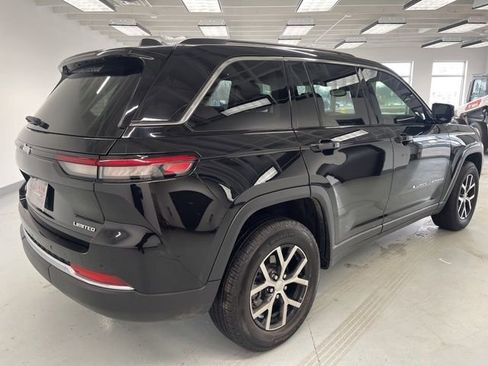 Used 2023 Jeep Grand Cherokee Limited image 14