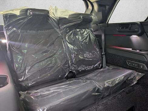 New 2026 Land Rover Range Rover Long Wheelbase SE AWD/4WD image 22