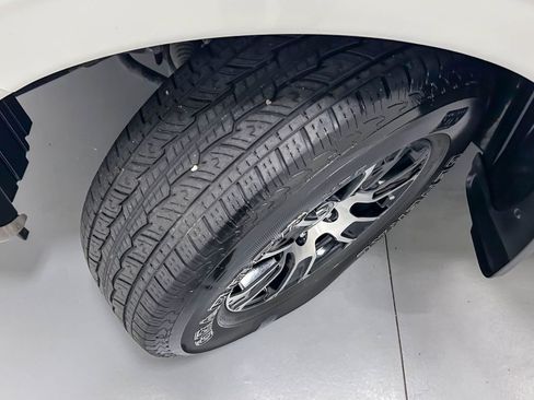 Used 2021 Nissan Titan SV w/ SV Convenience Package AWD/4WD image 23