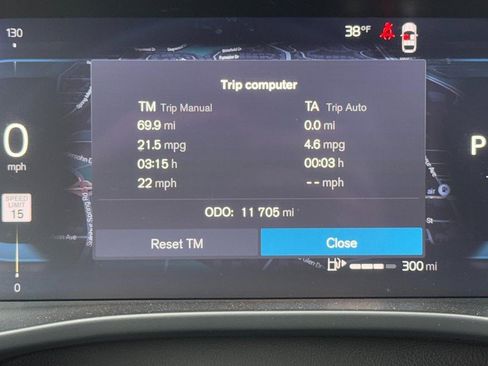 Certified 2025 Volvo XC40 B5 Core image 20