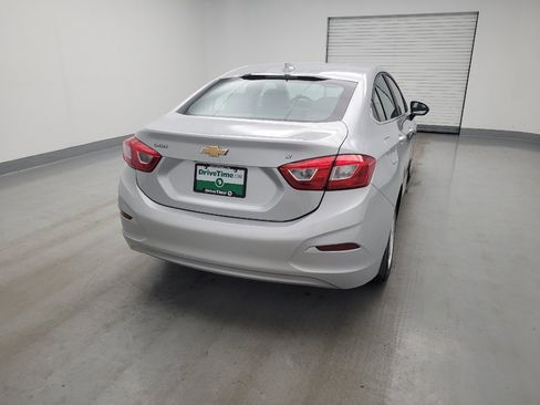 Used 2017 Chevrolet Cruze LT FWD image 7