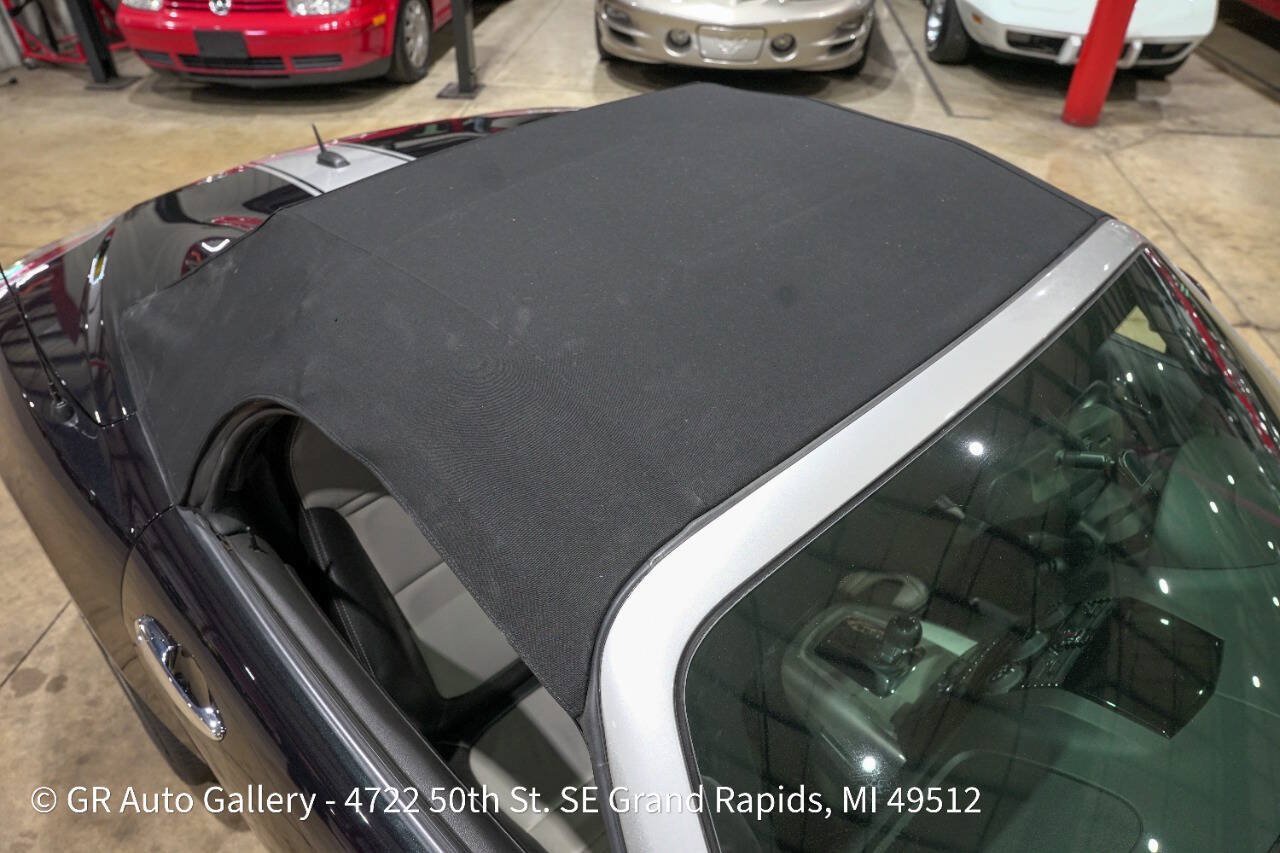 Used 2008 Saturn Sky Carbon Flash RWD image 33