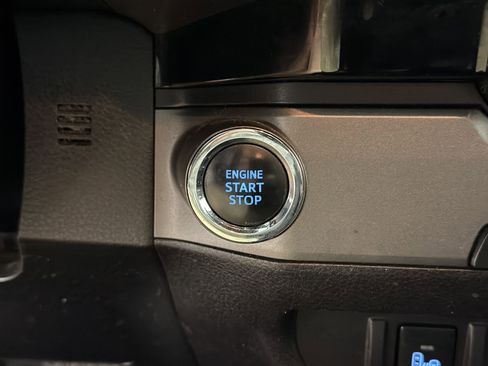 Used 2017 Toyota Tacoma TRD Off-Road image 27