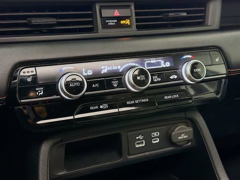 Used 2023 Honda Pilot TrailSport image 20