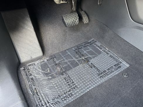 Used 2025 Volkswagen Atlas SE image 19