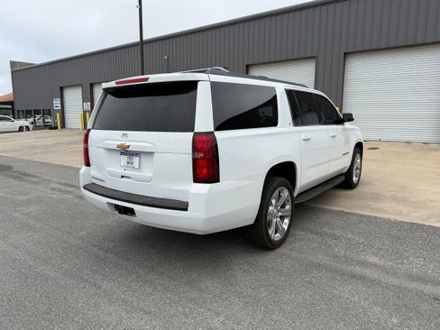 Used 2019 Chevrolet Suburban LT image 5