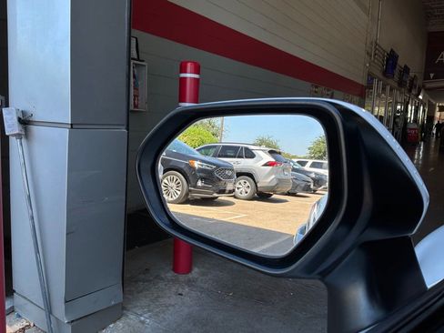 Used 2020 Toyota Corolla LE FWD image 19