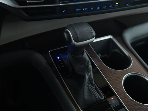 Used 2022 Toyota Sienna XLE image 24