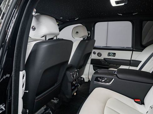 Used 2023 Rolls-Royce Cullinan Black Badge w/ Dark Exterior Package AWD/4WD image 25
