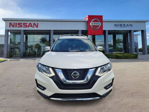 Used 2019 Nissan Rogue SV w/ Premium Package FWD image 10