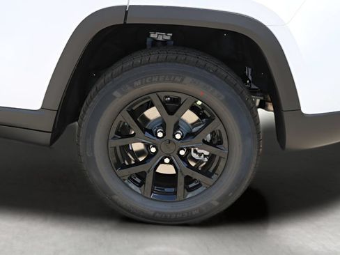 New 2026 Jeep Grand Cherokee Altitude RWD image 9