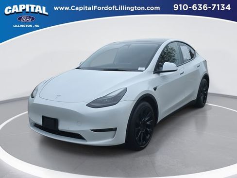 Used 2022 Tesla Model Y Long Range AWD/4WD image 1