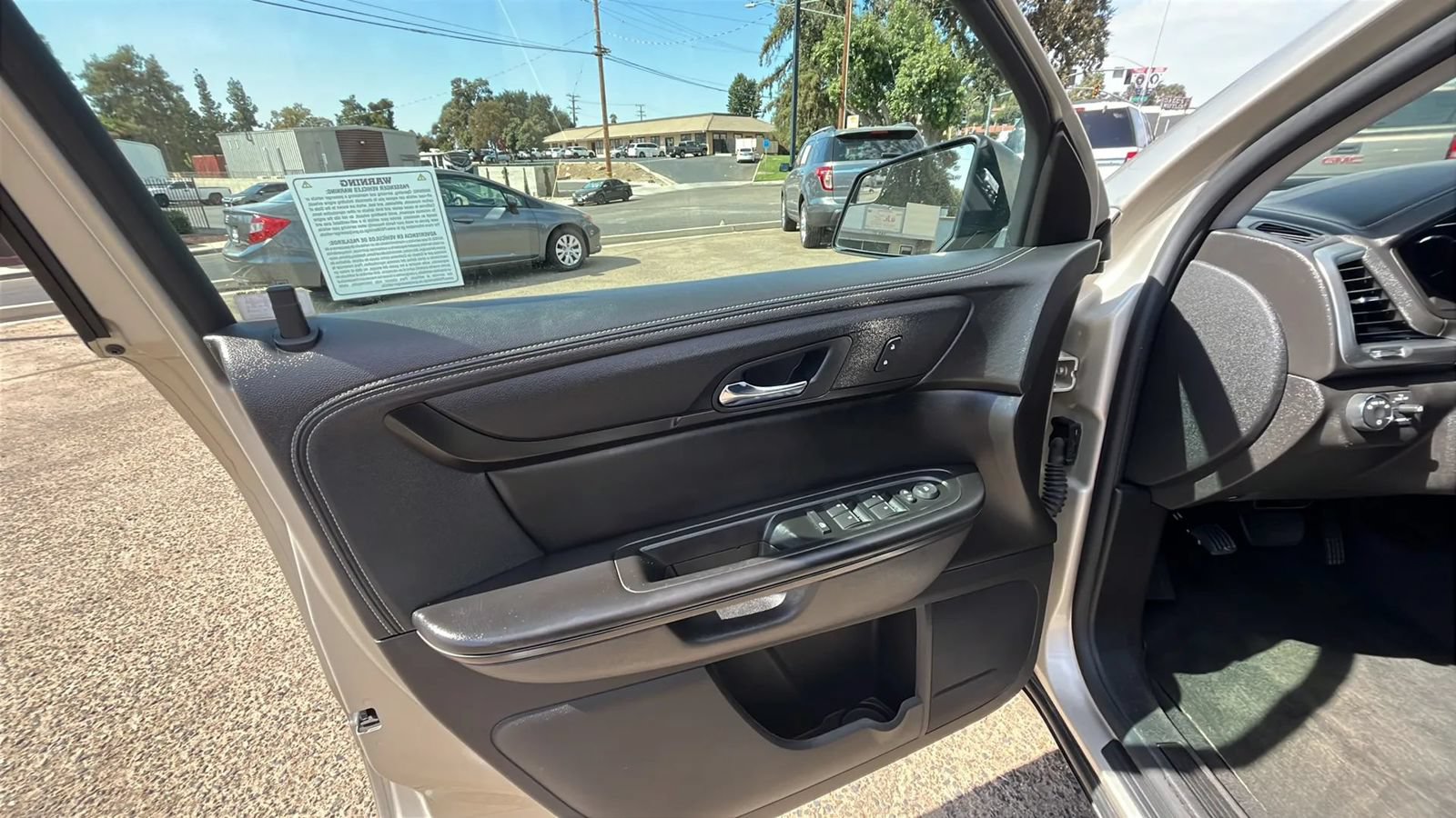 Used 2014 GMC Acadia SLE FWD image 9