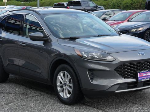 Used 2021 Ford Escape SE w/ Convenience Package AWD/4WD image 3