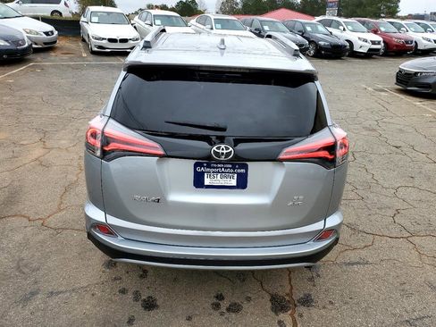 Used 2016 Toyota RAV4 SE image 6