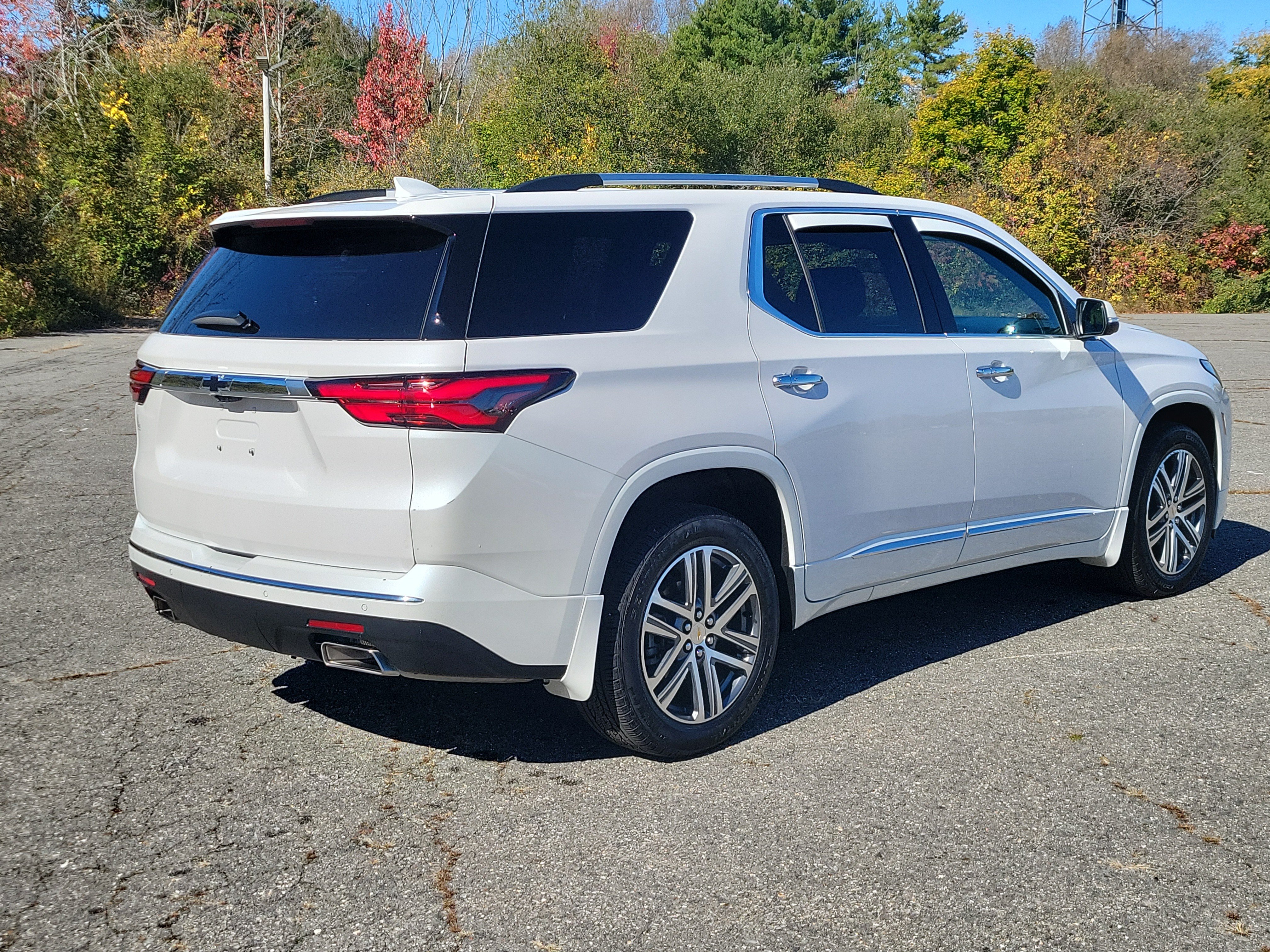 Used 2023 Chevrolet Traverse High Country w/ LPO, Floor Liner Package AWD/4WD image 5