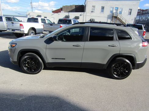 Used 2023 Jeep Cherokee Altitude Lux image 6