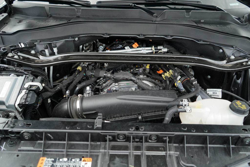 Used 2025 Ford Explorer ST-Line w/ ST-Line Street Pack AWD/4WD image 14