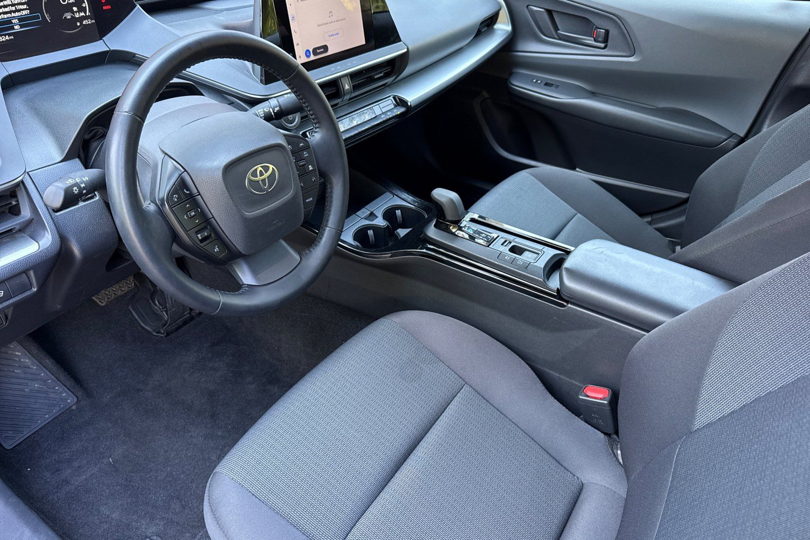 Used 2025 Toyota Prius LE FWD image 11