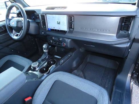 Certified 2025 Ford Bronco Base image 17