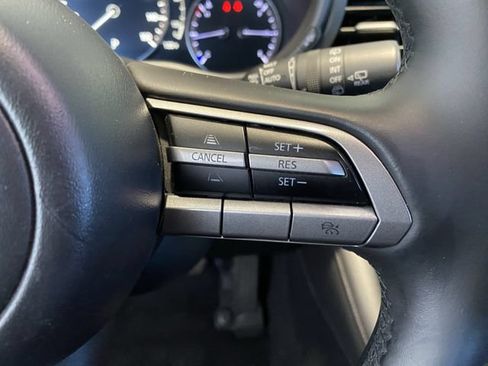 Used 2020 MAZDA MAZDA3 Hatchback FWD image 28