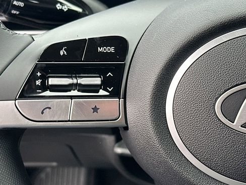 New 2025 Hyundai Elantra SEL image 24