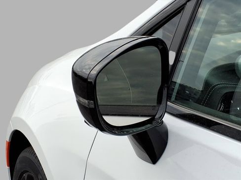 New 2026 Chrysler Pacifica Limited w/ Uconnect Theater Family Group image 20