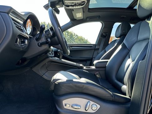 Used 2025 Porsche Macan image 14