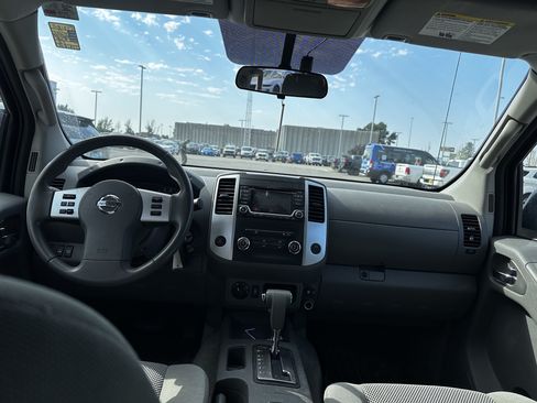 Used 2017 Nissan Frontier SV AWD/4WD image 6