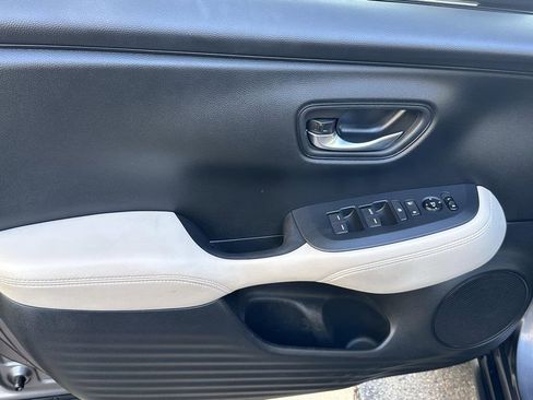 Used 2023 Honda HR-V LX image 20