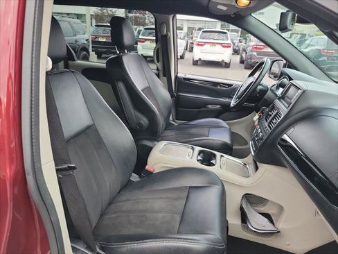 Certified 2020 Dodge Grand Caravan SXT FWD image 21