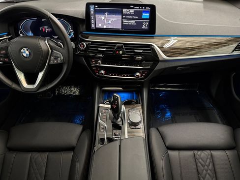 Used 2023 BMW 530e w/ Convenience Package image 27