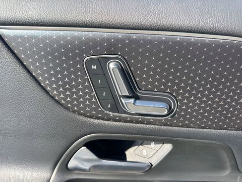 Used 2025 Mercedes-Benz GLA 250 image 11